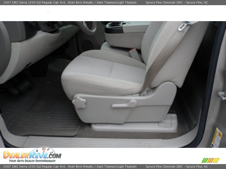 2007 GMC Sierra 1500 SLE Regular Cab 4x4 Silver Birch Metallic / Dark Titanium/Light Titanium Photo #21