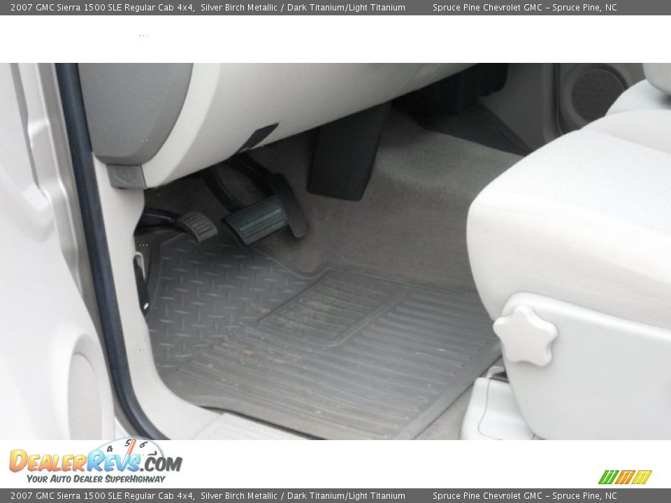 2007 GMC Sierra 1500 SLE Regular Cab 4x4 Silver Birch Metallic / Dark Titanium/Light Titanium Photo #22