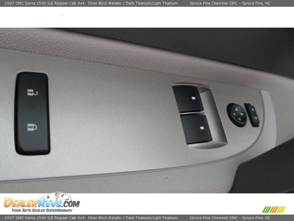 2007 GMC Sierra 1500 SLE Regular Cab 4x4 Silver Birch Metallic / Dark Titanium/Light Titanium Photo #26