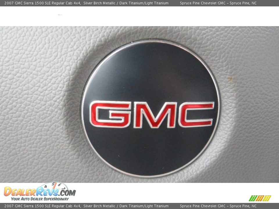 2007 GMC Sierra 1500 SLE Regular Cab 4x4 Silver Birch Metallic / Dark Titanium/Light Titanium Photo #30