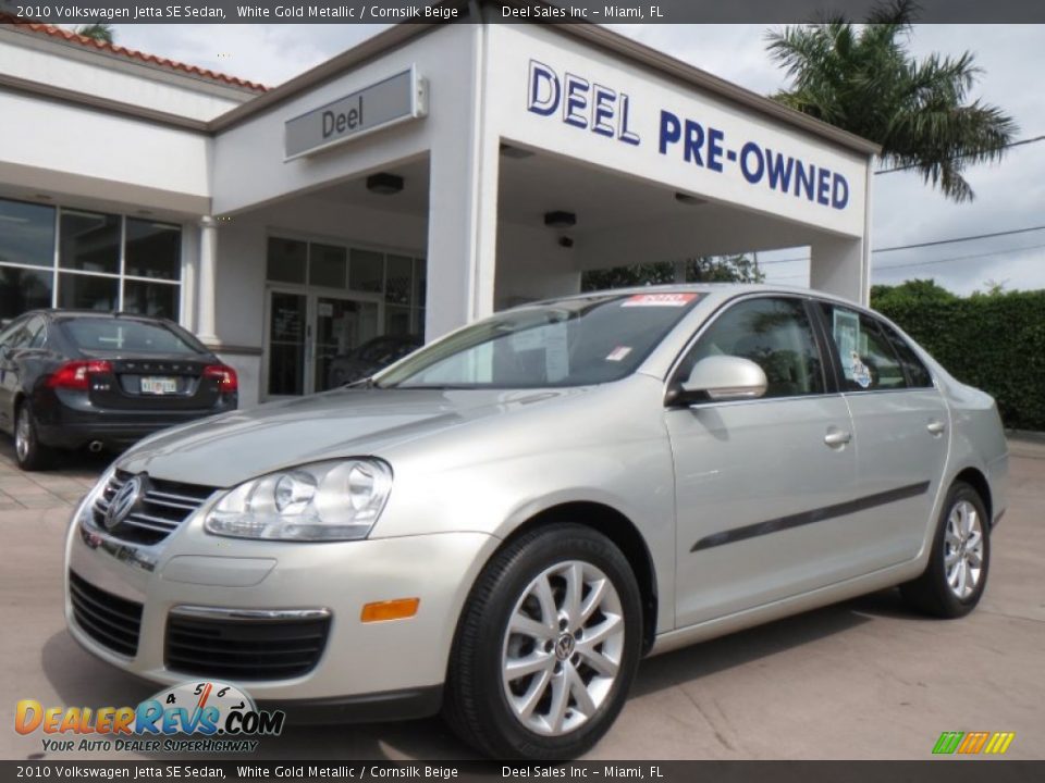 2010 Volkswagen Jetta SE Sedan White Gold Metallic / Cornsilk Beige Photo #1