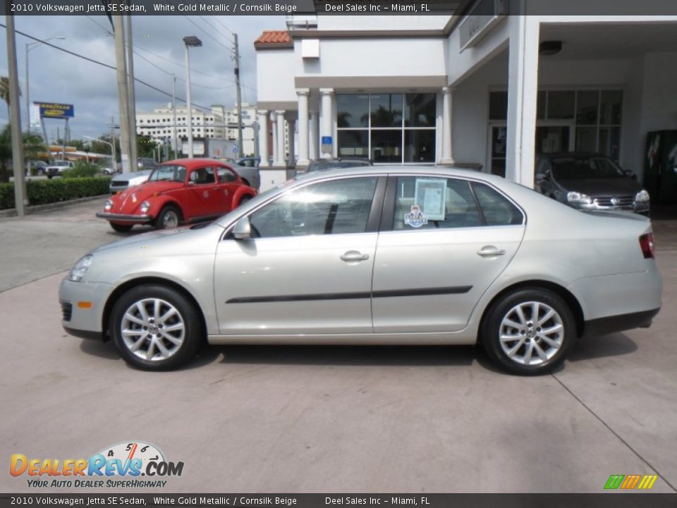 2010 Volkswagen Jetta SE Sedan White Gold Metallic / Cornsilk Beige Photo #2