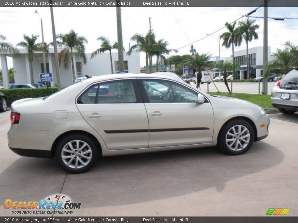 2010 Volkswagen Jetta SE Sedan White Gold Metallic / Cornsilk Beige Photo #6