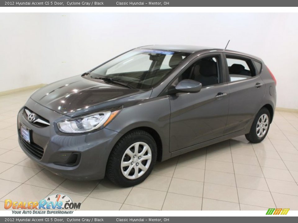 Front 3/4 View of 2012 Hyundai Accent GS 5 Door Photo #3