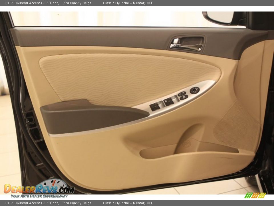 2012 Hyundai Accent GS 5 Door Ultra Black / Beige Photo #4