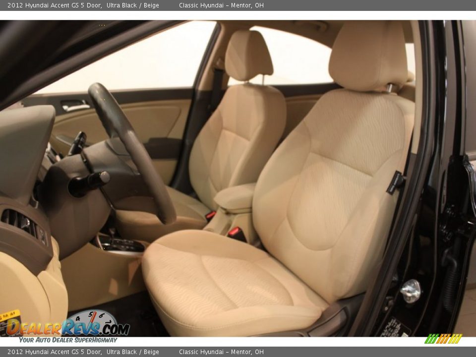 2012 Hyundai Accent GS 5 Door Ultra Black / Beige Photo #5