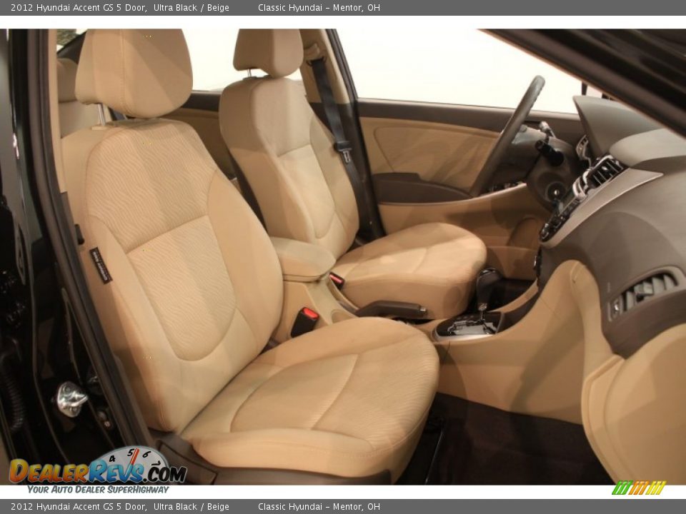 2012 Hyundai Accent GS 5 Door Ultra Black / Beige Photo #10