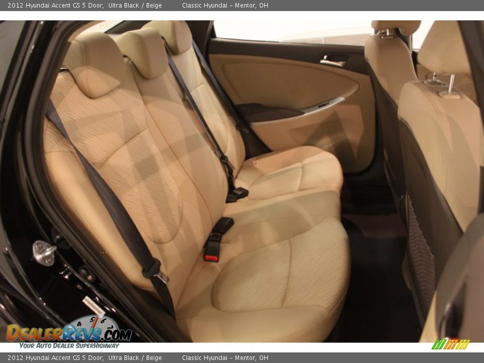 2012 Hyundai Accent GS 5 Door Ultra Black / Beige Photo #11