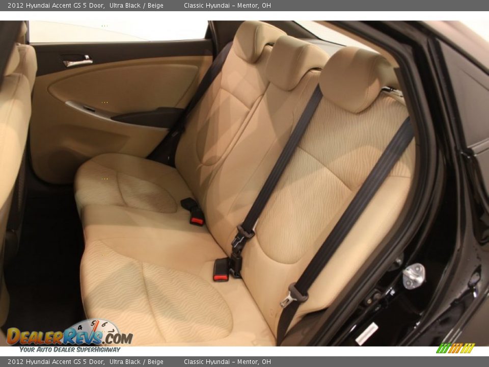 2012 Hyundai Accent GS 5 Door Ultra Black / Beige Photo #12