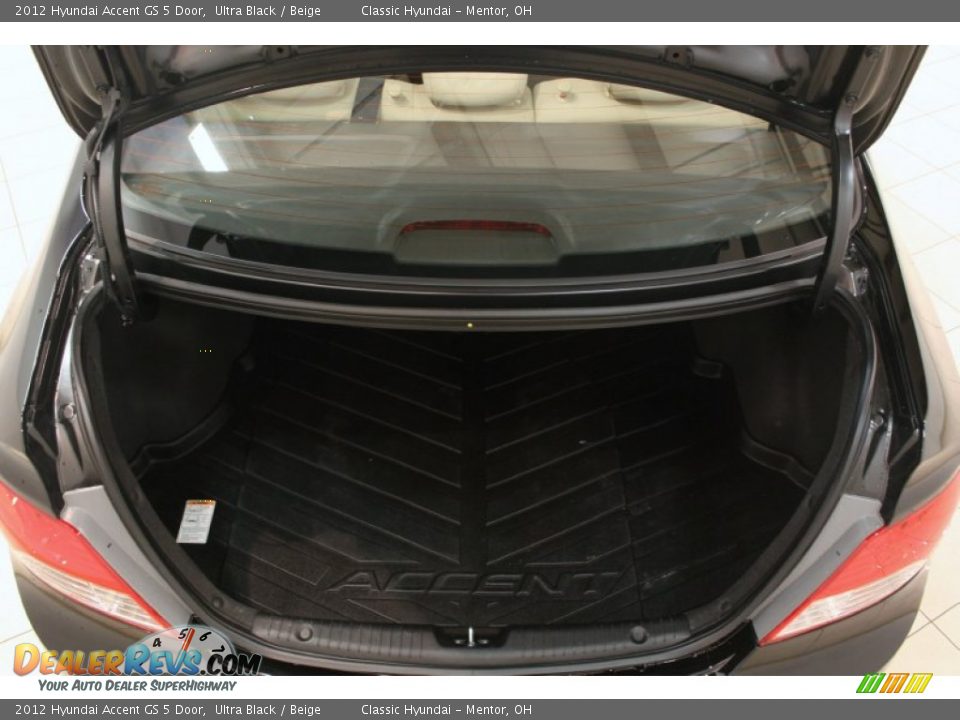 2012 Hyundai Accent GS 5 Door Ultra Black / Beige Photo #13