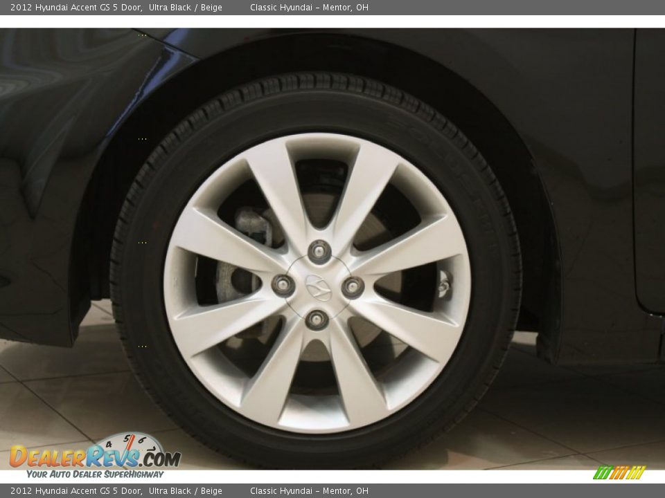 2012 Hyundai Accent GS 5 Door Ultra Black / Beige Photo #15