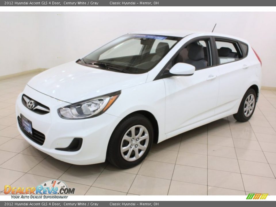 Front 3/4 View of 2012 Hyundai Accent GLS 4 Door Photo #3
