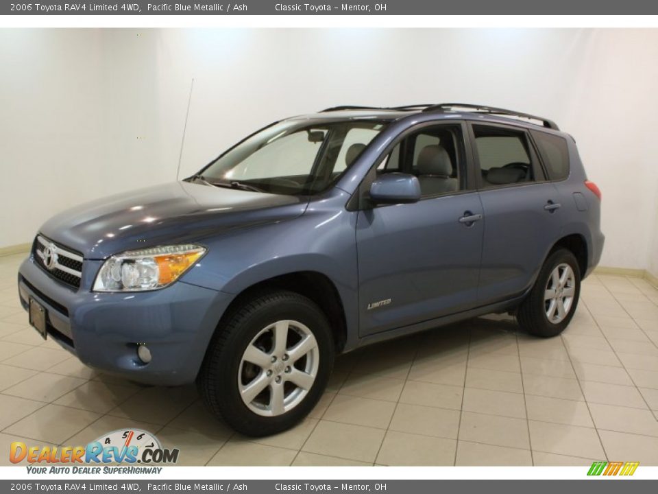 Front 3/4 View of 2006 Toyota RAV4 Limited 4WD Photo #3