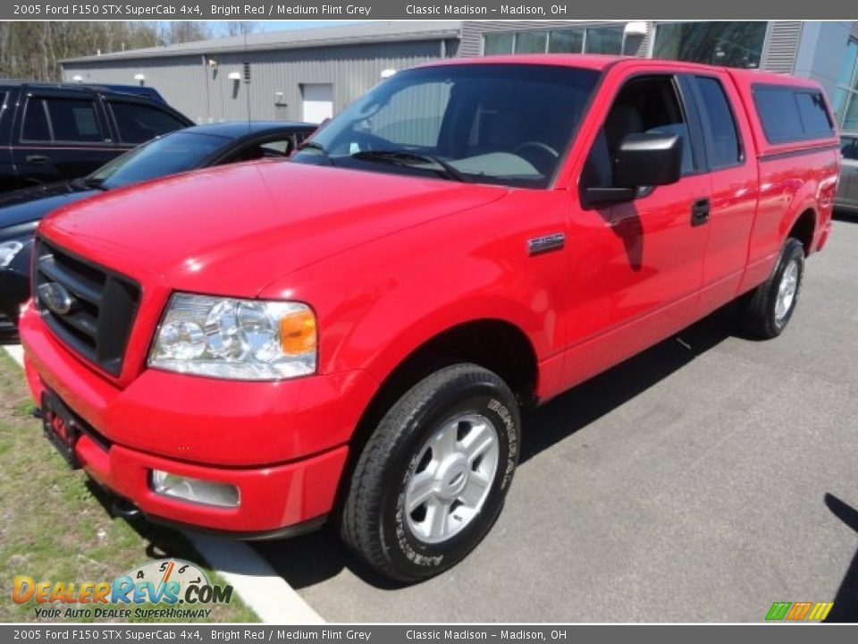 2005 Ford F150 STX SuperCab 4x4 Bright Red / Medium Flint Grey Photo #1