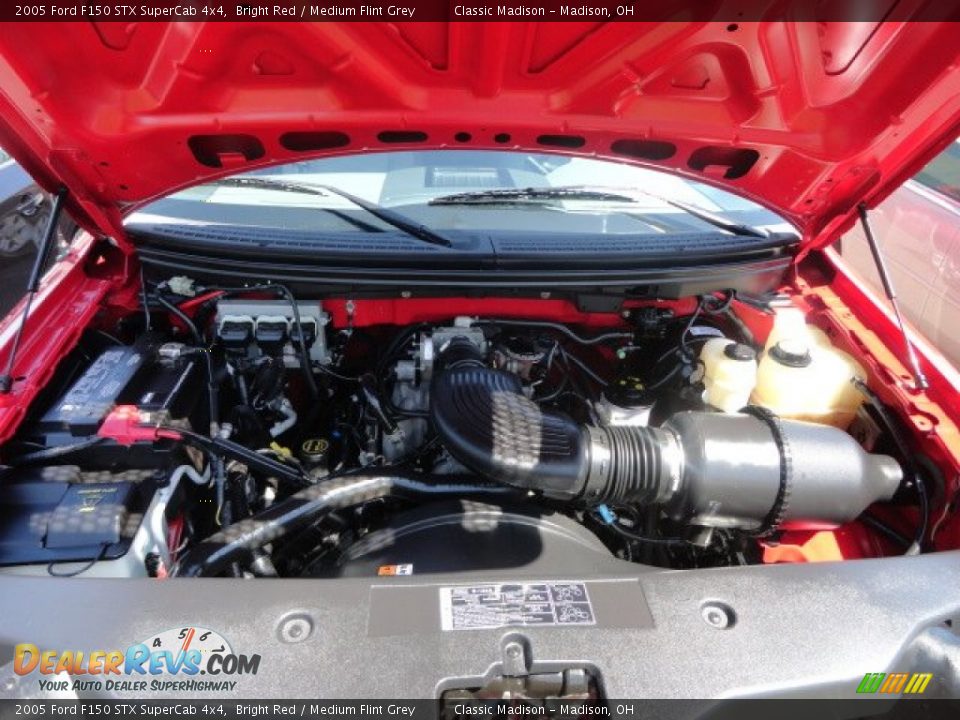 2005 Ford F150 STX SuperCab 4x4 Bright Red / Medium Flint Grey Photo #14
