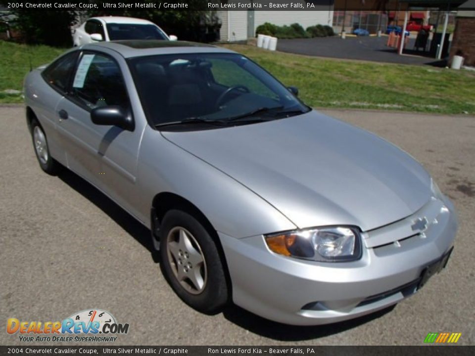 Front 3/4 View of 2004 Chevrolet Cavalier Coupe Photo #2