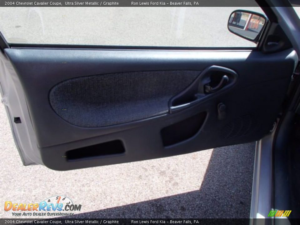 2004 Chevrolet Cavalier Coupe Ultra Silver Metallic / Graphite Photo #12
