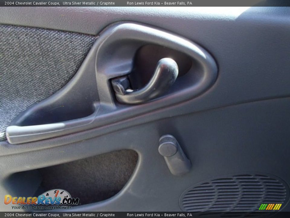 2004 Chevrolet Cavalier Coupe Ultra Silver Metallic / Graphite Photo #14