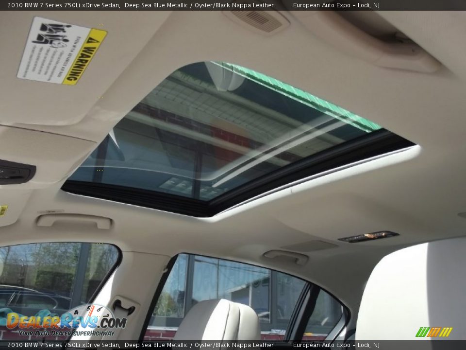 Sunroof of 2010 BMW 7 Series 750Li xDrive Sedan Photo #29