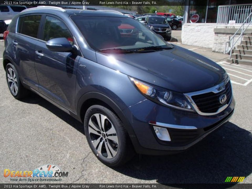 Front 3/4 View of 2013 Kia Sportage EX AWD Photo #2