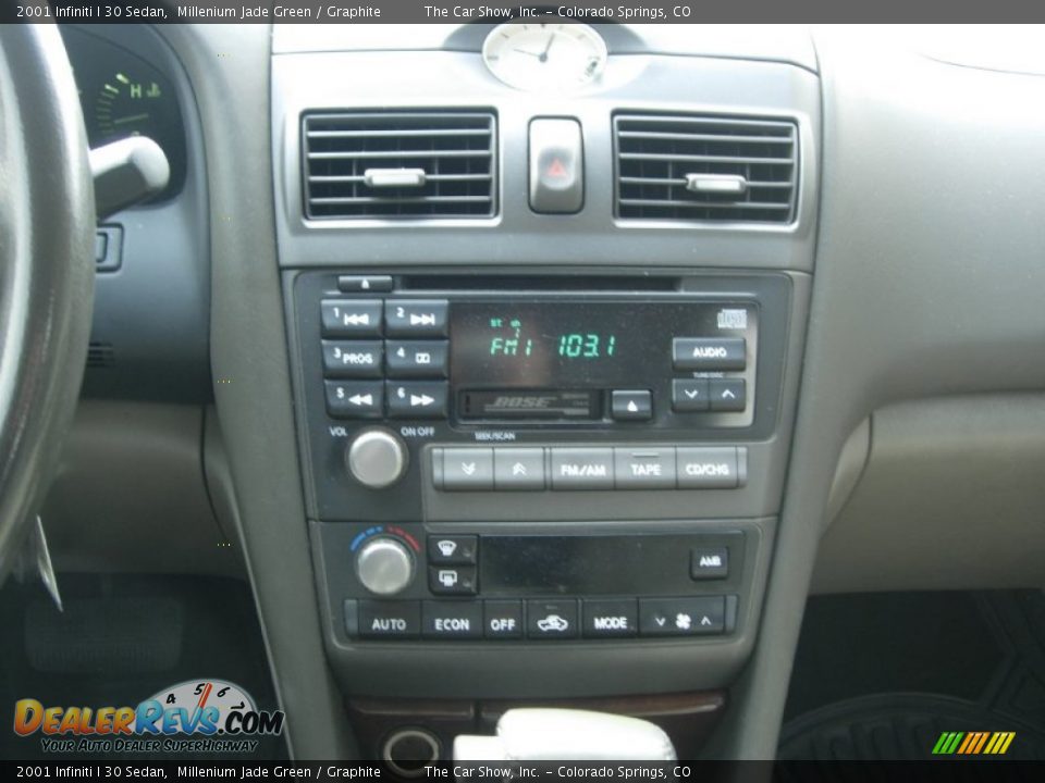 2001 Infiniti I 30 Sedan Millenium Jade Green / Graphite Photo #3