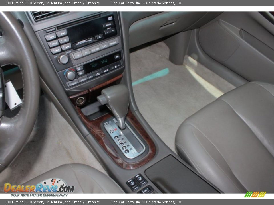 2001 Infiniti I 30 Sedan Millenium Jade Green / Graphite Photo #9