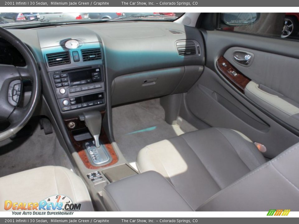 2001 Infiniti I 30 Sedan Millenium Jade Green / Graphite Photo #10