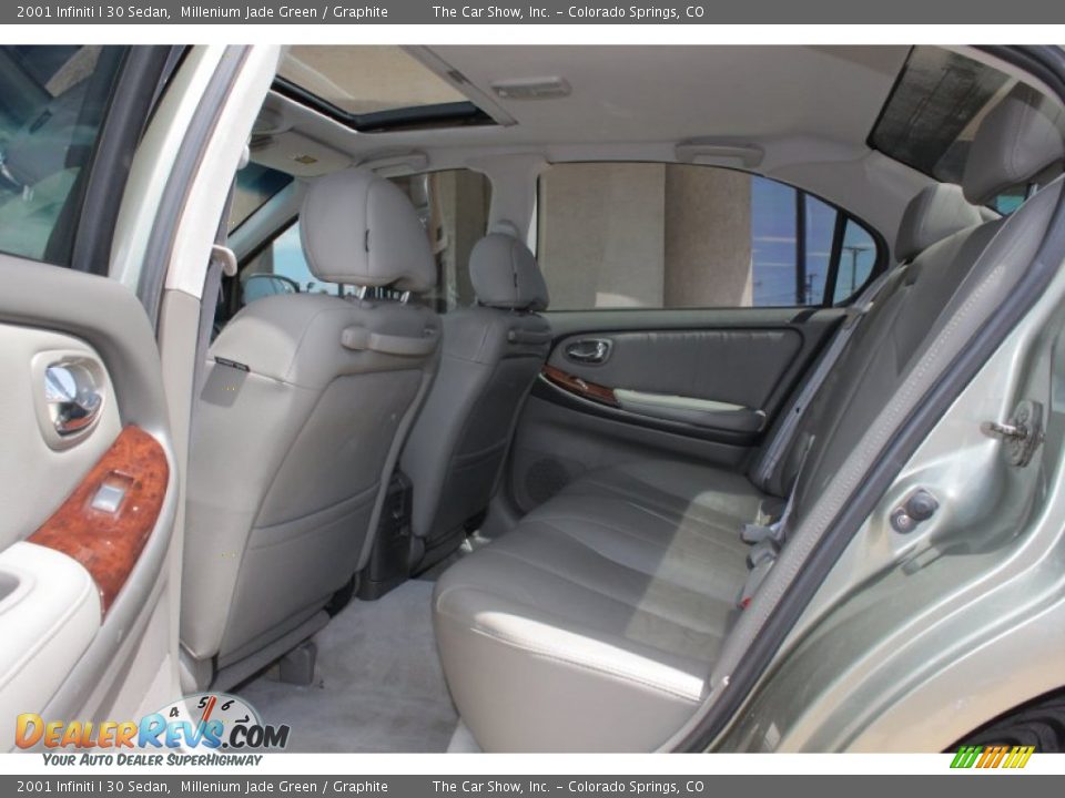 2001 Infiniti I 30 Sedan Millenium Jade Green / Graphite Photo #13
