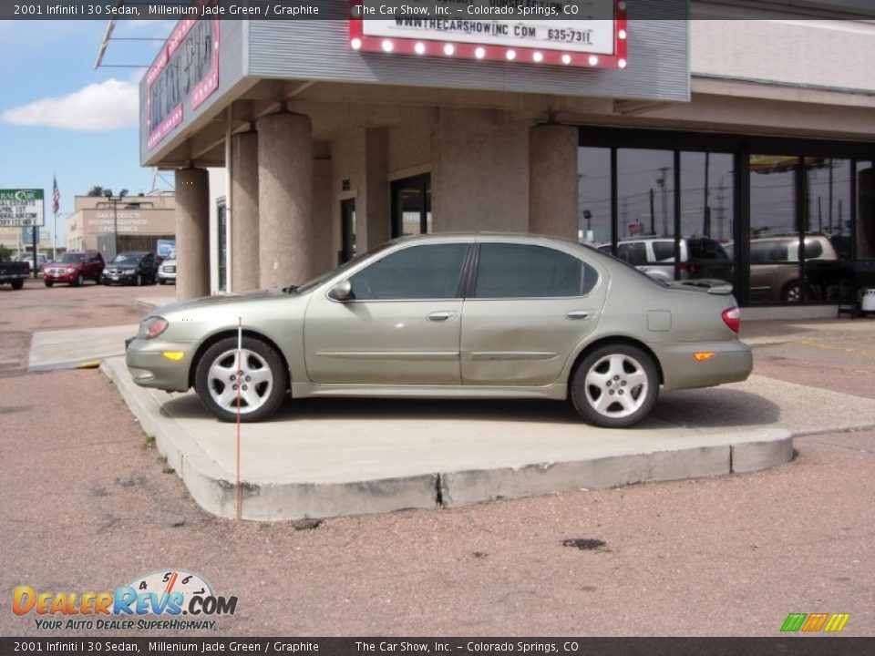 2001 Infiniti I 30 Sedan Millenium Jade Green / Graphite Photo #14