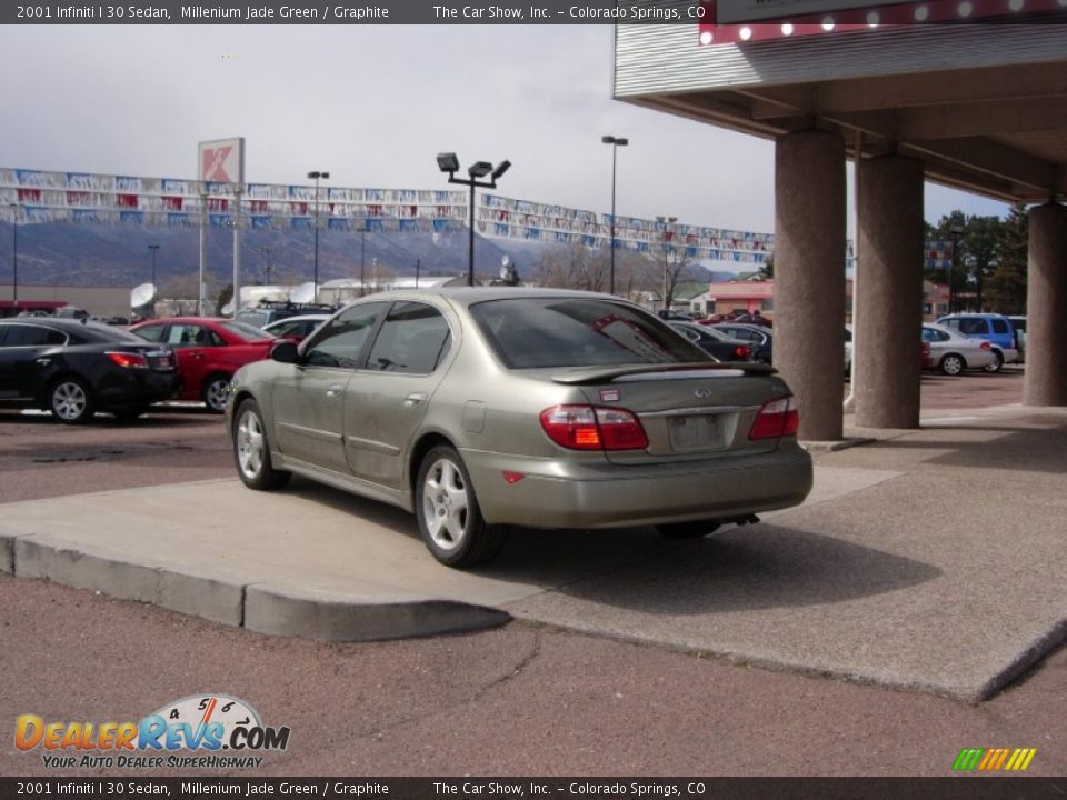2001 Infiniti I 30 Sedan Millenium Jade Green / Graphite Photo #15