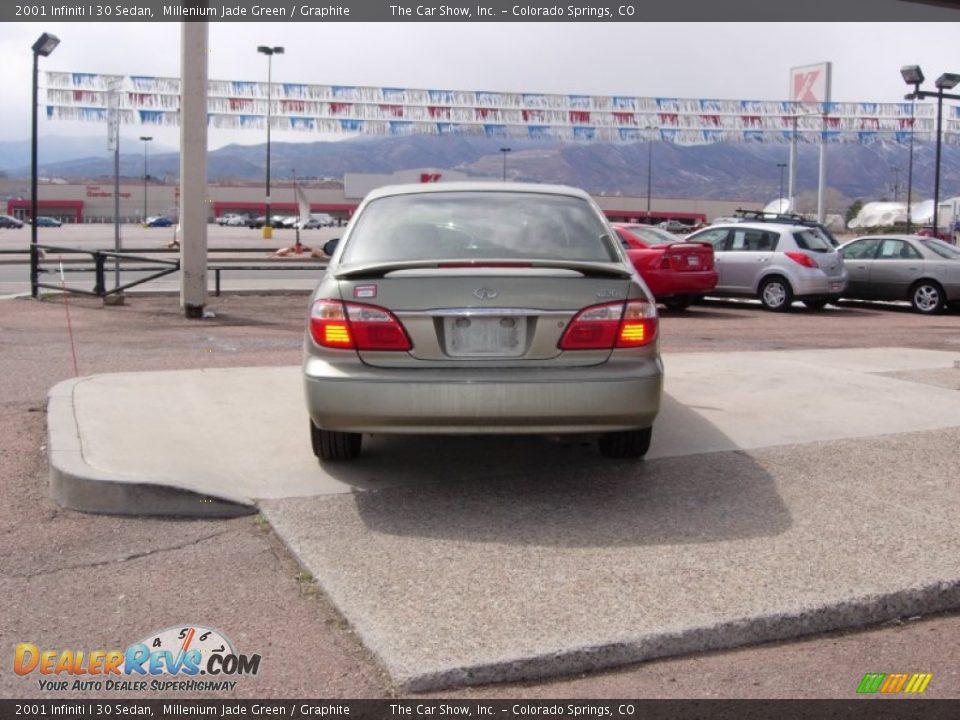 2001 Infiniti I 30 Sedan Millenium Jade Green / Graphite Photo #16