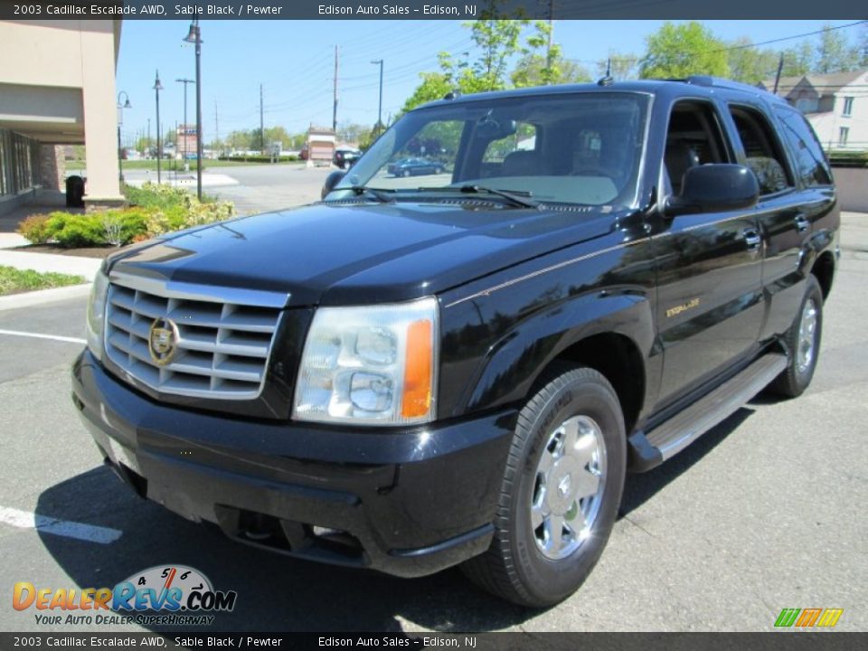 Front 3/4 View of 2003 Cadillac Escalade AWD Photo #2