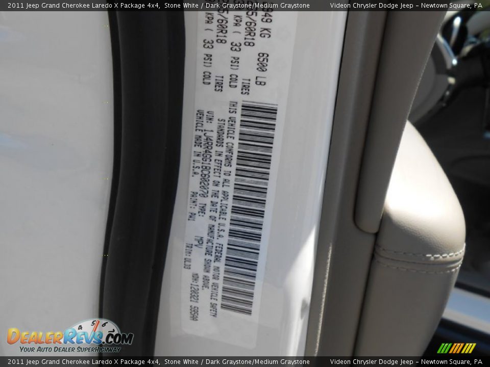 2011 Jeep Grand Cherokee Laredo X Package 4x4 Stone White / Dark Graystone/Medium Graystone Photo #26