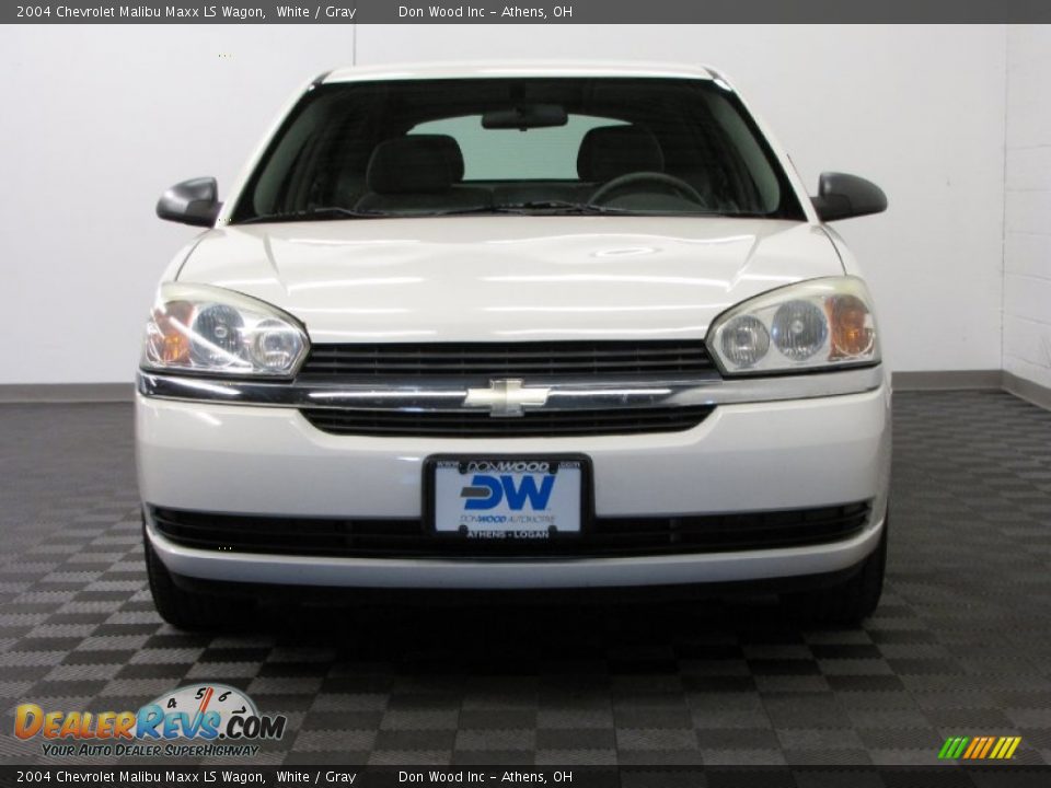 2004 Chevrolet Malibu Maxx LS Wagon White / Gray Photo #2
