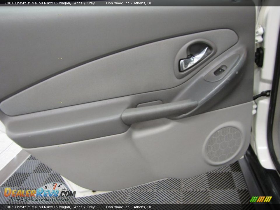 2004 Chevrolet Malibu Maxx LS Wagon White / Gray Photo #12