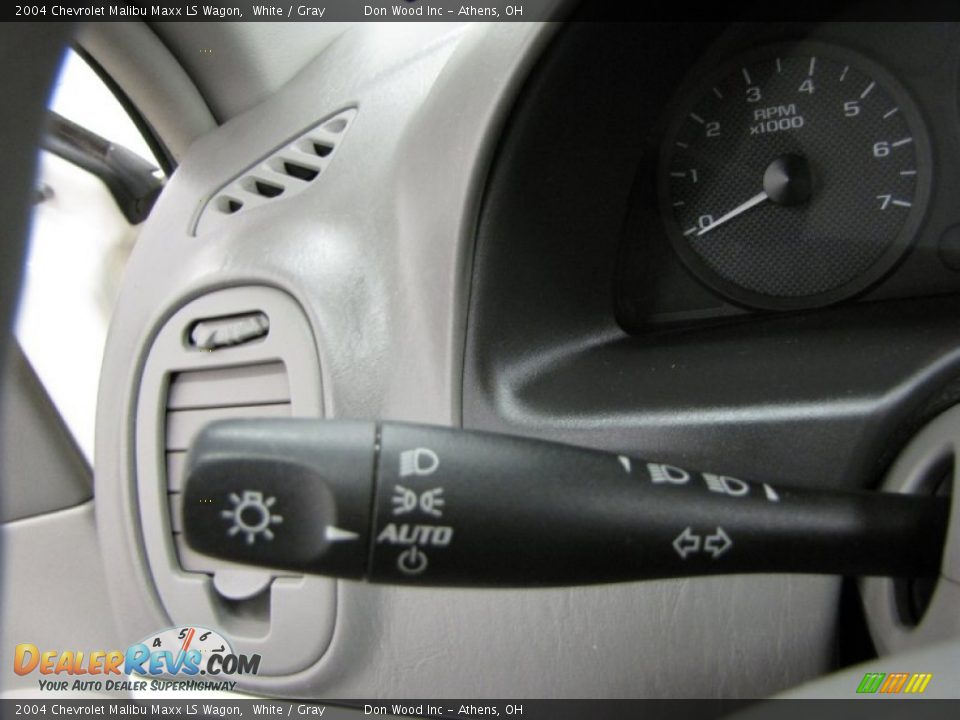 2004 Chevrolet Malibu Maxx LS Wagon White / Gray Photo #18