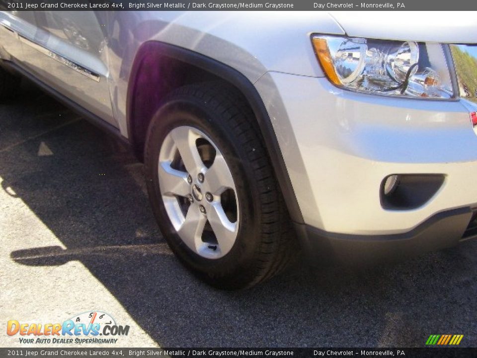 2011 Jeep Grand Cherokee Laredo 4x4 Bright Silver Metallic / Dark Graystone/Medium Graystone Photo #3
