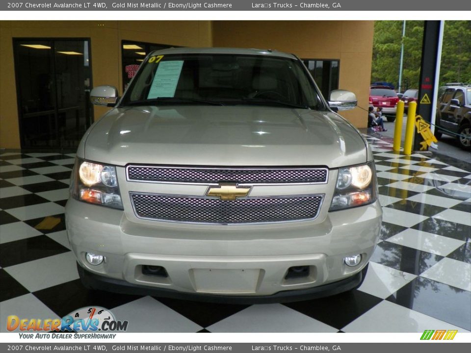 2007 Chevrolet Avalanche LT 4WD Gold Mist Metallic / Ebony/Light Cashmere Photo #2
