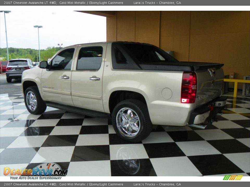 2007 Chevrolet Avalanche LT 4WD Gold Mist Metallic / Ebony/Light Cashmere Photo #4