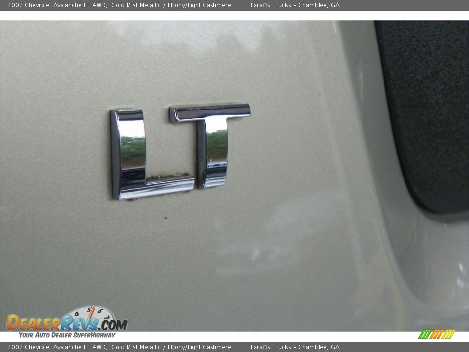 2007 Chevrolet Avalanche LT 4WD Gold Mist Metallic / Ebony/Light Cashmere Photo #7