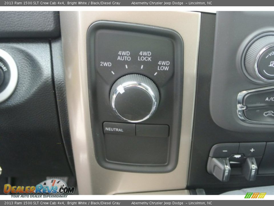 2013 Ram 1500 SLT Crew Cab 4x4 Bright White / Black/Diesel Gray Photo #10