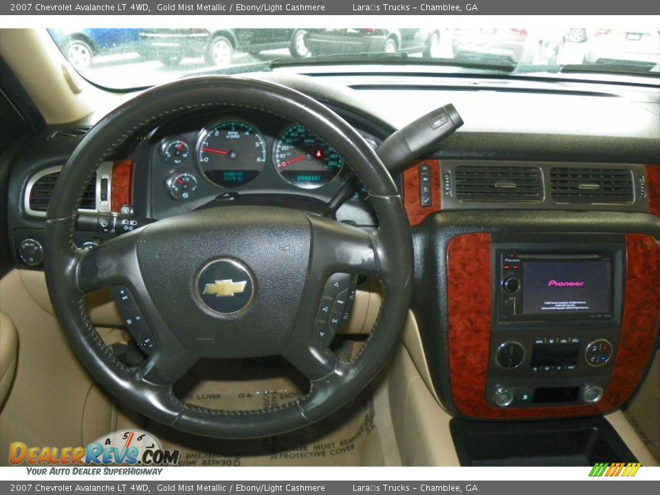 2007 Chevrolet Avalanche LT 4WD Gold Mist Metallic / Ebony/Light Cashmere Photo #14