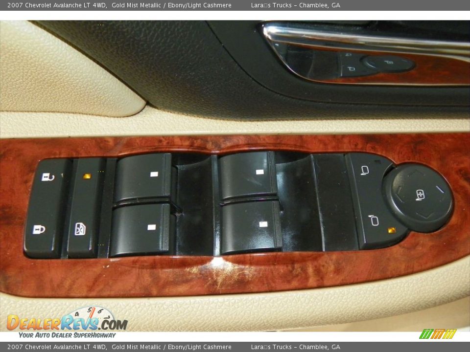 2007 Chevrolet Avalanche LT 4WD Gold Mist Metallic / Ebony/Light Cashmere Photo #16