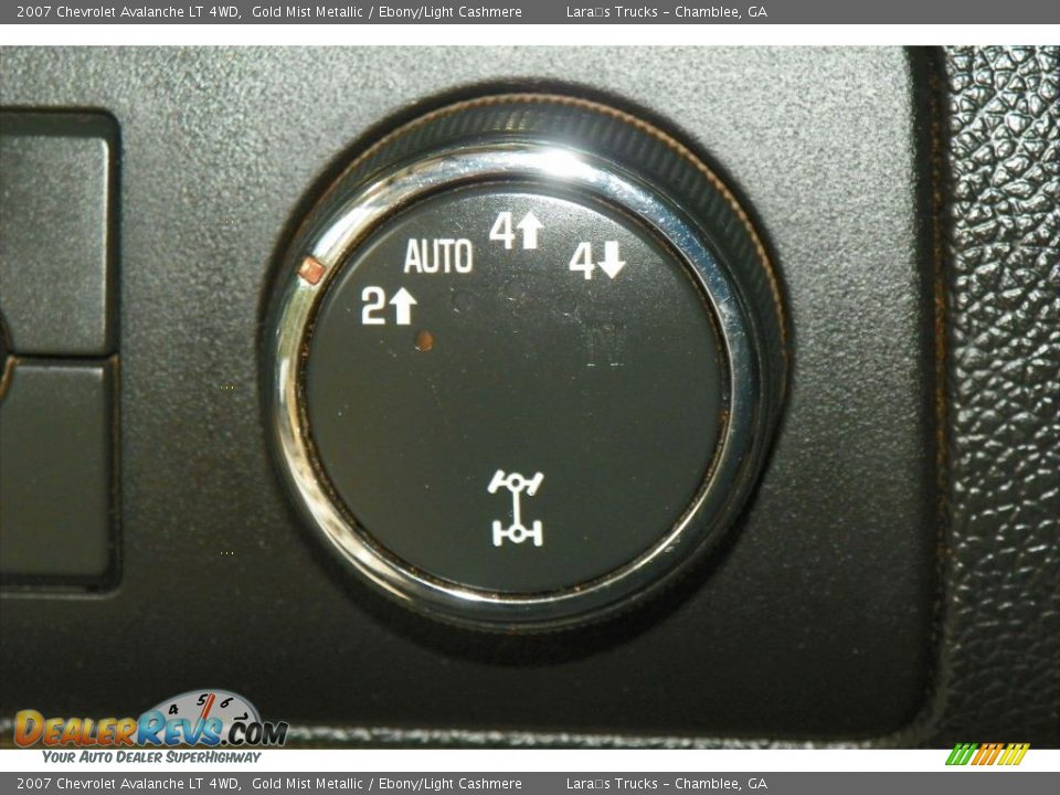 2007 Chevrolet Avalanche LT 4WD Gold Mist Metallic / Ebony/Light Cashmere Photo #18