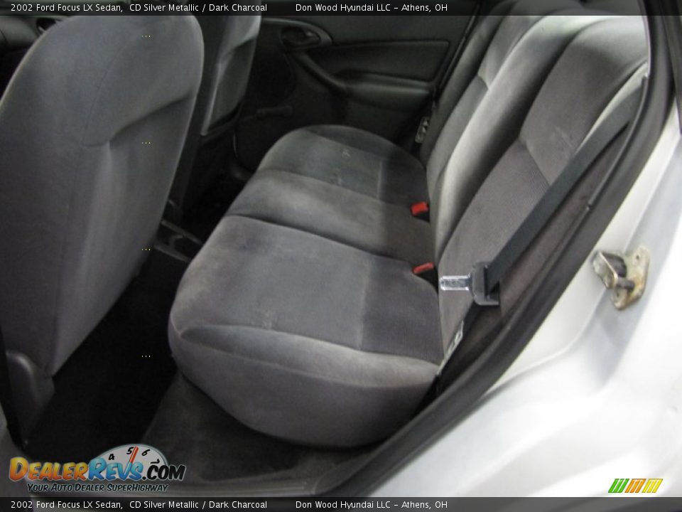 2002 Ford Focus LX Sedan CD Silver Metallic / Dark Charcoal Photo #7
