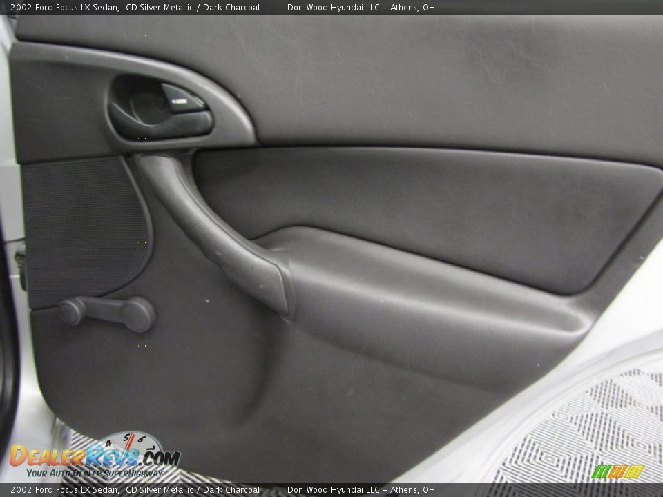 2002 Ford Focus LX Sedan CD Silver Metallic / Dark Charcoal Photo #12