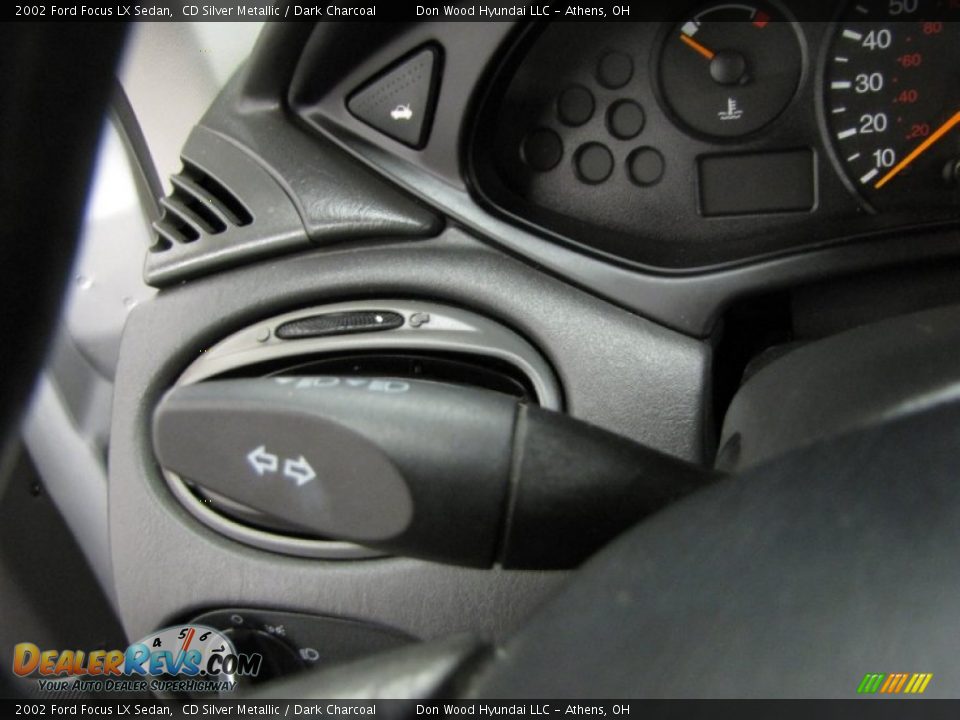2002 Ford Focus LX Sedan CD Silver Metallic / Dark Charcoal Photo #15