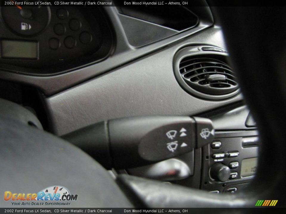 2002 Ford Focus LX Sedan CD Silver Metallic / Dark Charcoal Photo #16