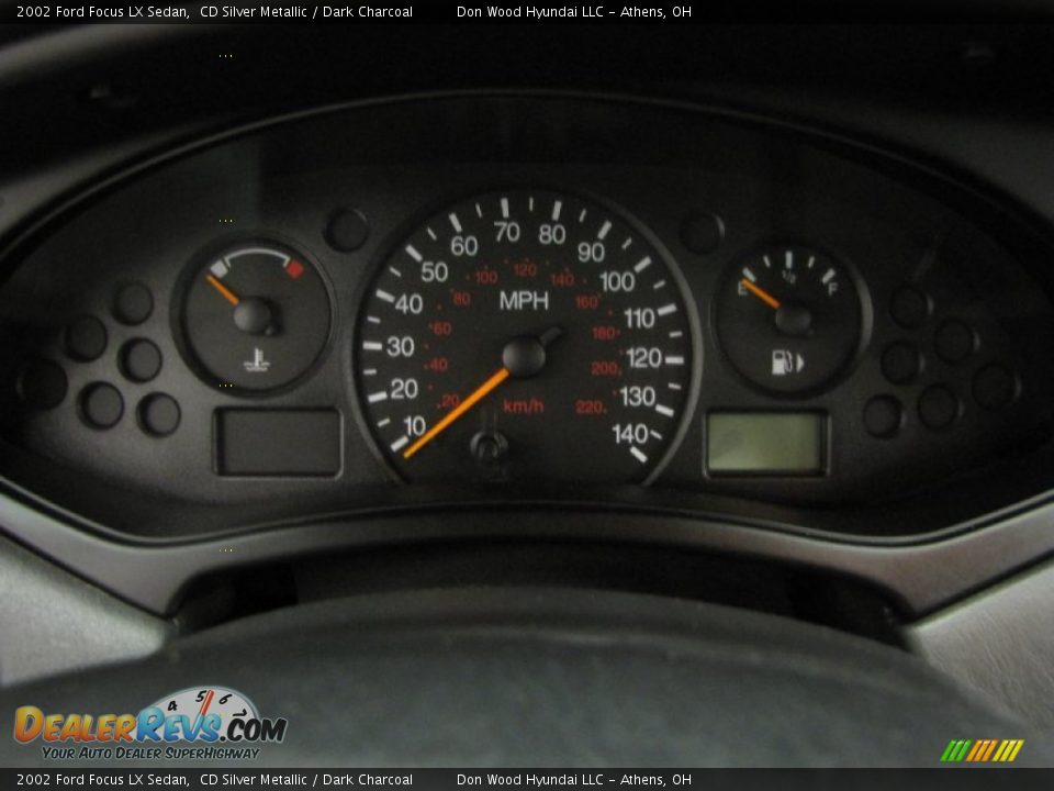2002 Ford Focus LX Sedan CD Silver Metallic / Dark Charcoal Photo #17