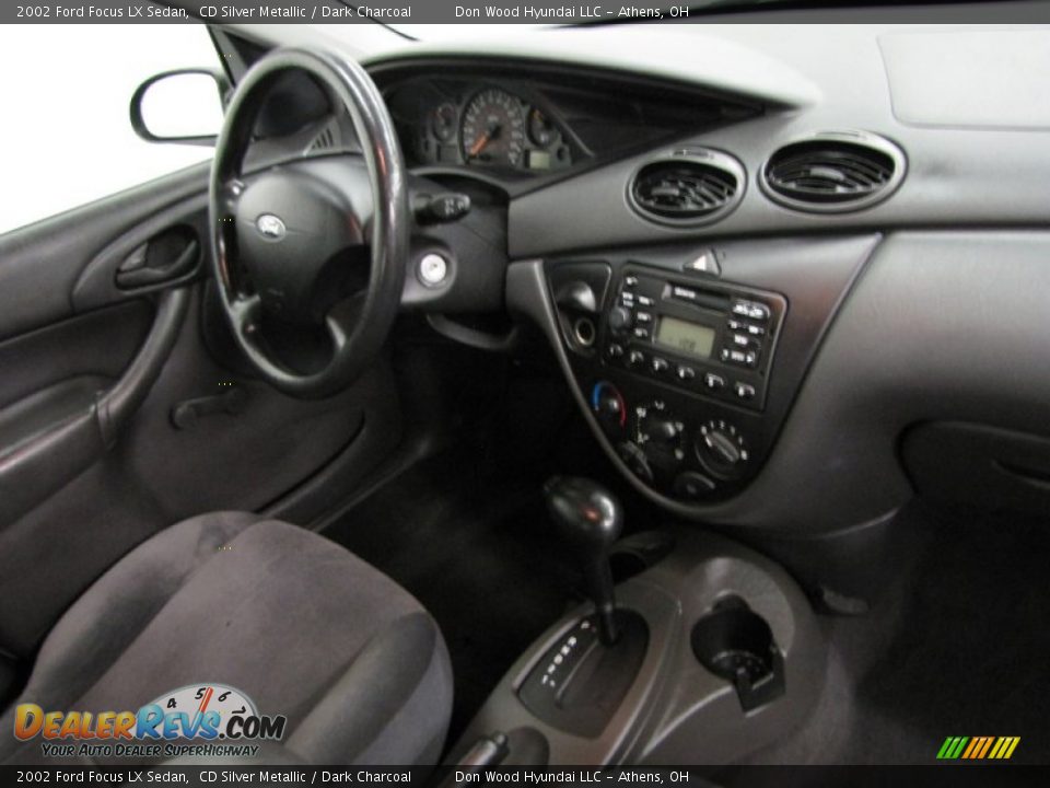 2002 Ford Focus LX Sedan CD Silver Metallic / Dark Charcoal Photo #18